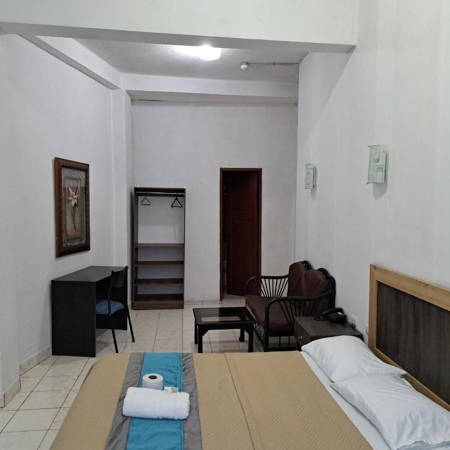 Atlantic Suites Hotel جواياكيل المظهر الخارجي الصورة
