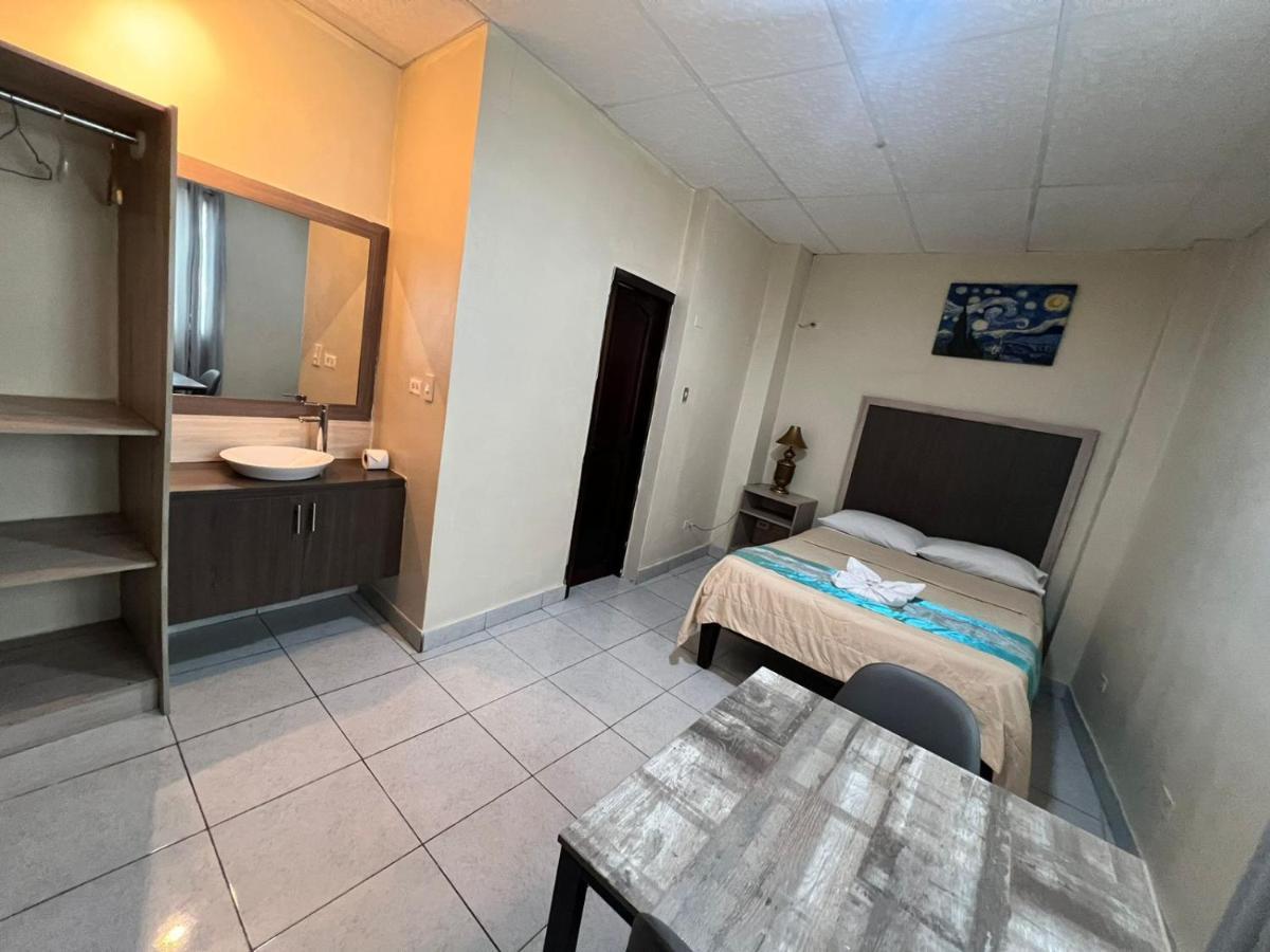 Atlantic Suites Hotel جواياكيل المظهر الخارجي الصورة