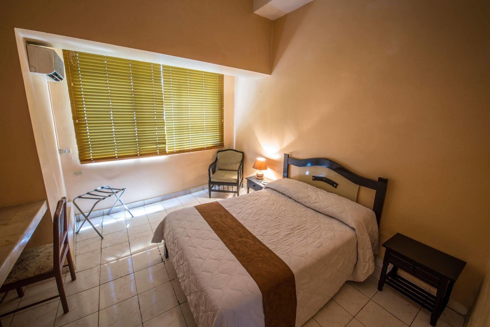Atlantic Suites Hotel جواياكيل المظهر الخارجي الصورة