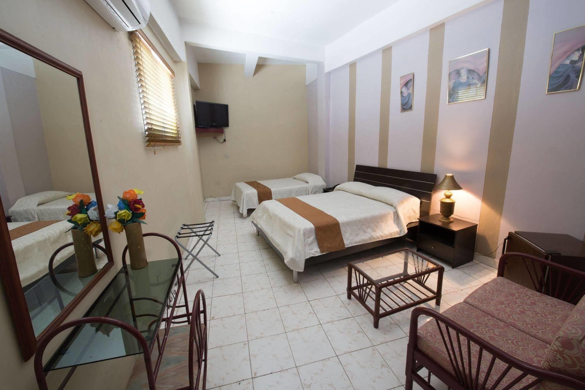 Atlantic Suites Hotel جواياكيل المظهر الخارجي الصورة