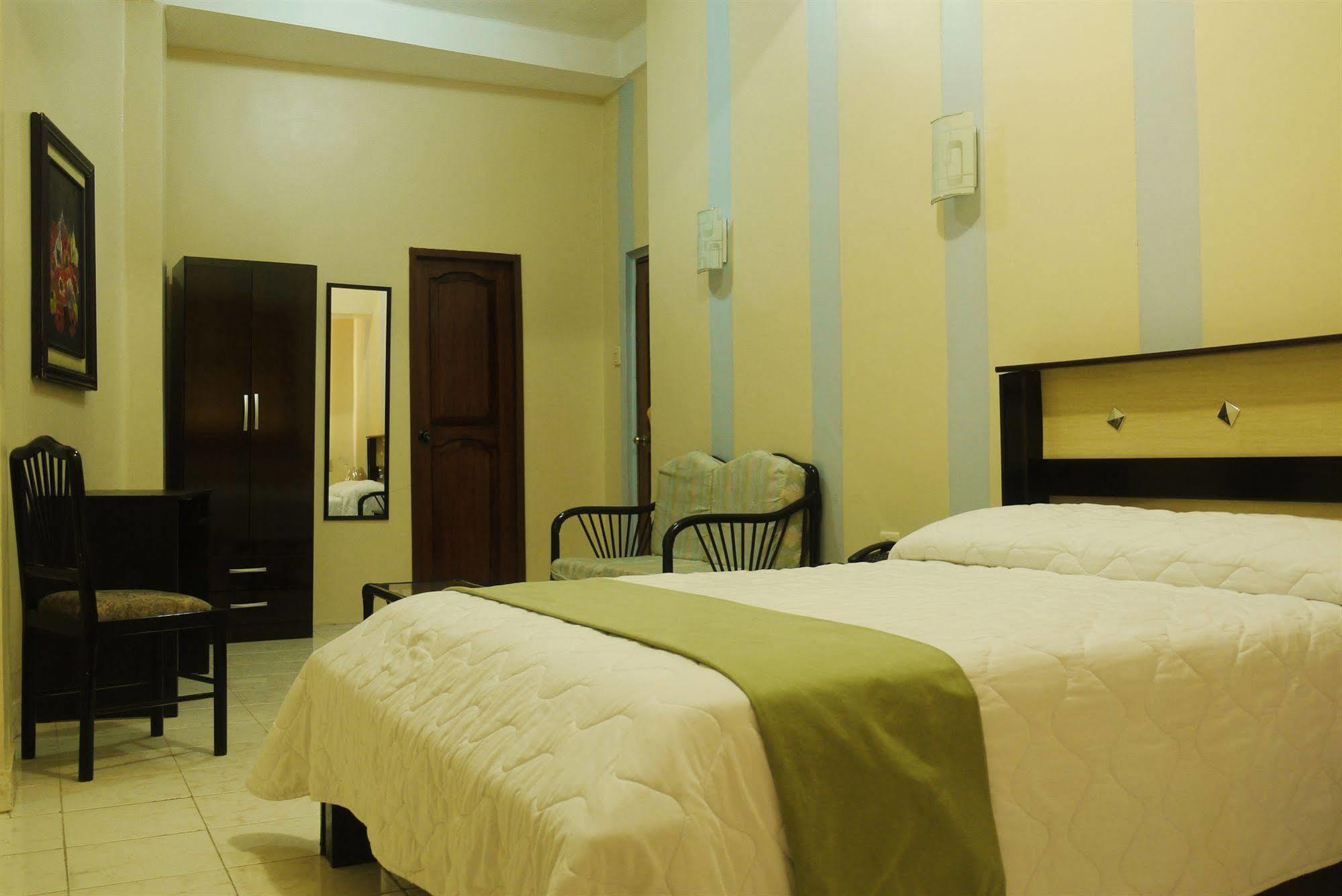 Atlantic Suites Hotel جواياكيل المظهر الخارجي الصورة